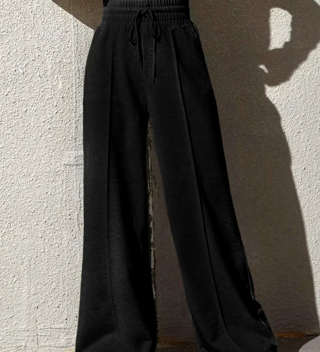 Široké, casual a elegantní tepláky na procházky po městě