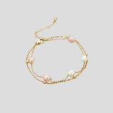 Vrstvený náramek s jemným detailem